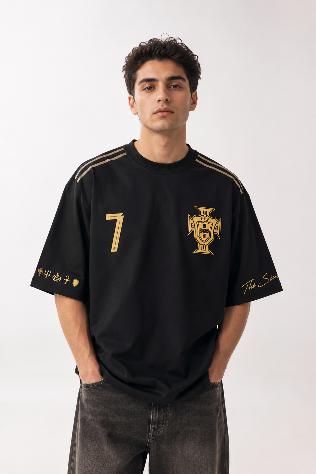 Ronaldo 7 Fan Edition Oversized T-Shirt – Black & Gold Premium Football Streetwear Tee