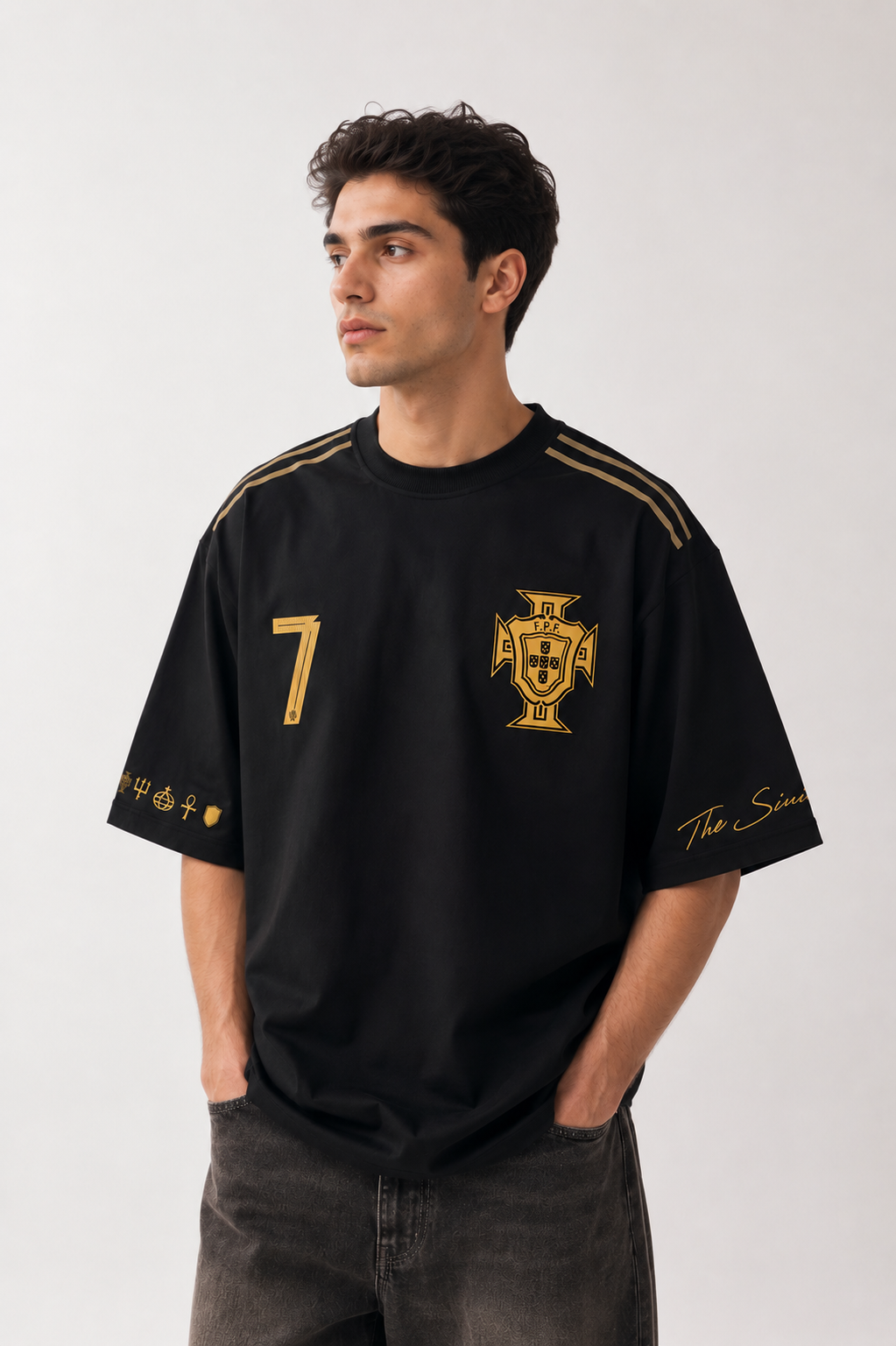 Ronaldo 7 Fan Edition Oversized T-Shirt – Black & Gold Premium Football Streetwear Tee