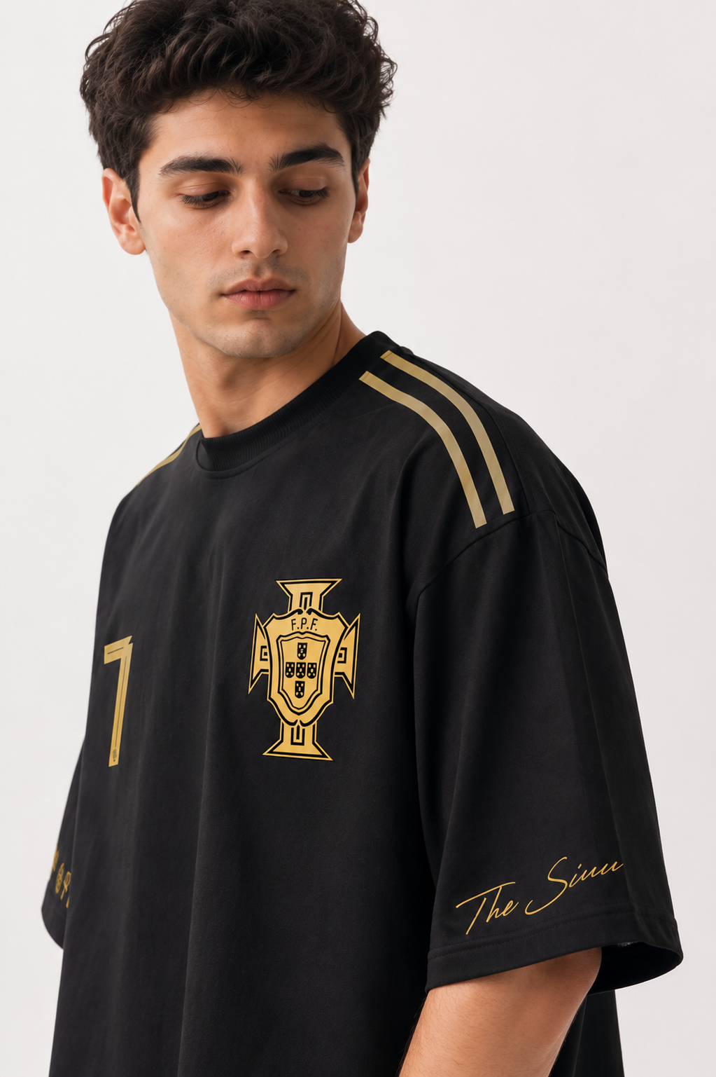 Ronaldo 7 Fan Edition Oversized T-Shirt – Black & Gold Premium Football Streetwear Tee