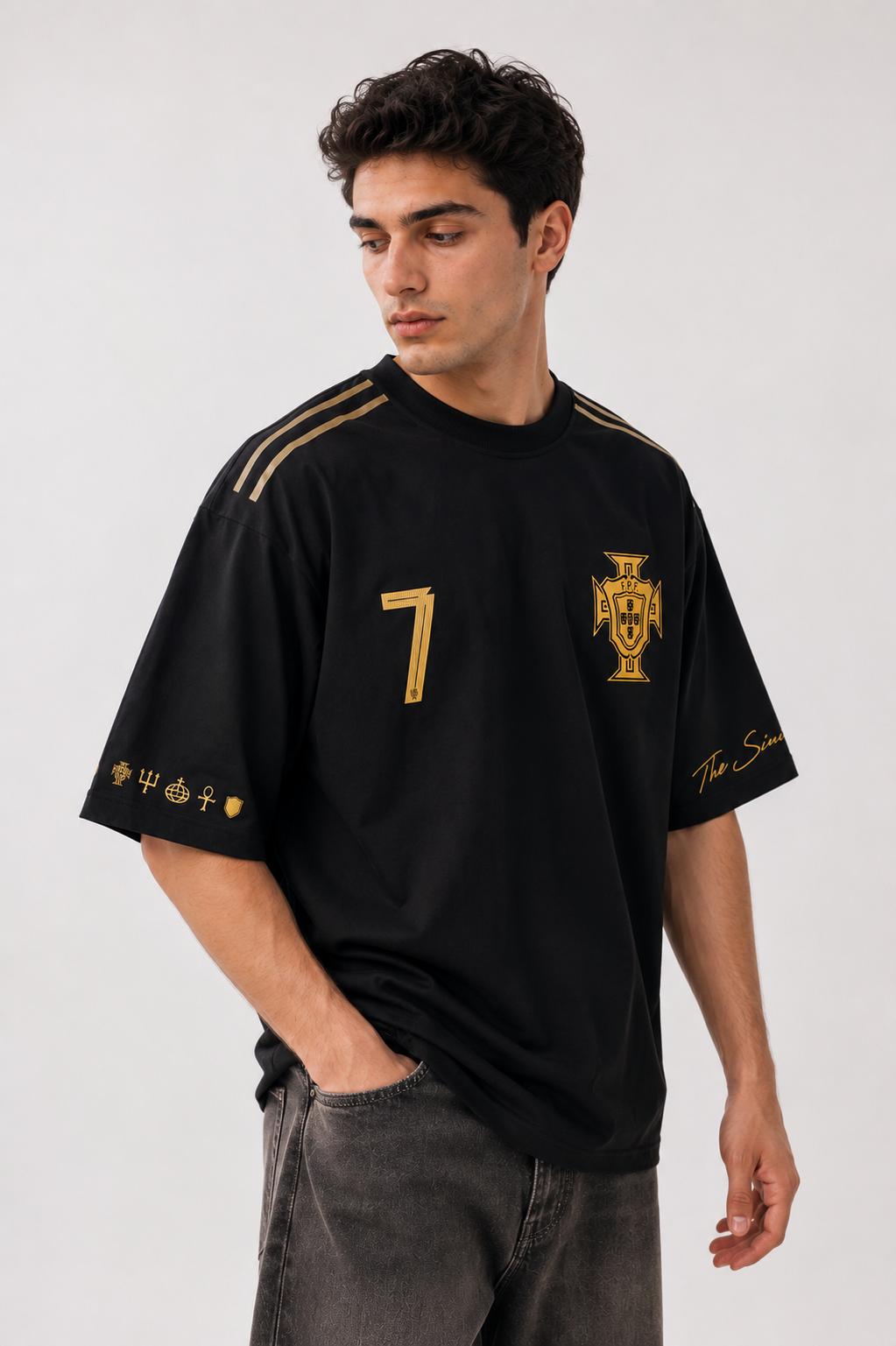 Ronaldo 7 Fan Edition Oversized T-Shirt – Black & Gold Premium Football Streetwear Tee